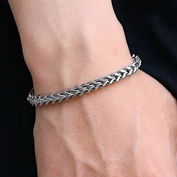 STAINLESS STEEL MINIMALIST BRACELET - Picture 1 of 3